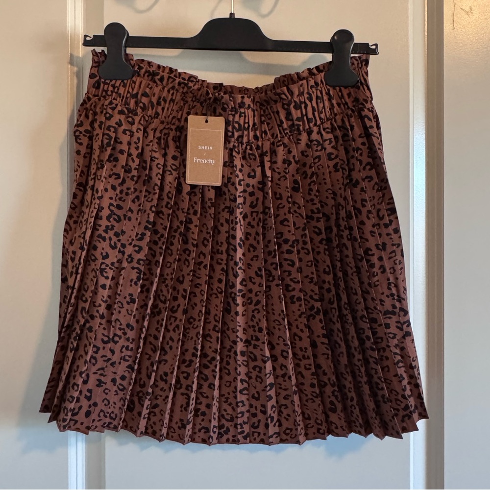 SHEIN Pleated Leopard Print Mini Skirt